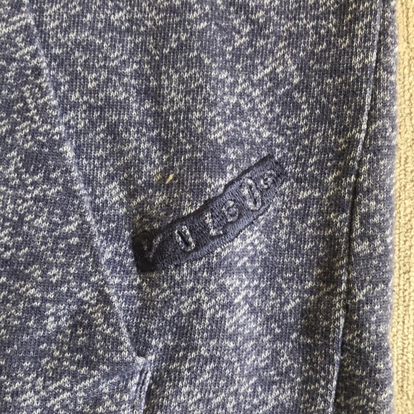 Soft, comfy, cut-off Volcom sweatshirt - Picture 3 of 4